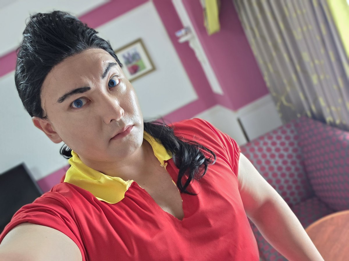 gustinsmuscle's tweet photo. 俺様ガストンDハロしたのはいいもの楽しみ方がわからなすぎて
ガスティンと同じようにずっと
ポーズ決めたりアイコンタクトしたり
ファンサしたり、ガストンをトレースして練り歩いてたけどあれでエエんかな？
皆の楽しみ方を教えてくれ！
写真もほぼとる暇なかったからな！
#Dハロ
#Dハロ仮装2026 https://t.co/TerNo6Er3a