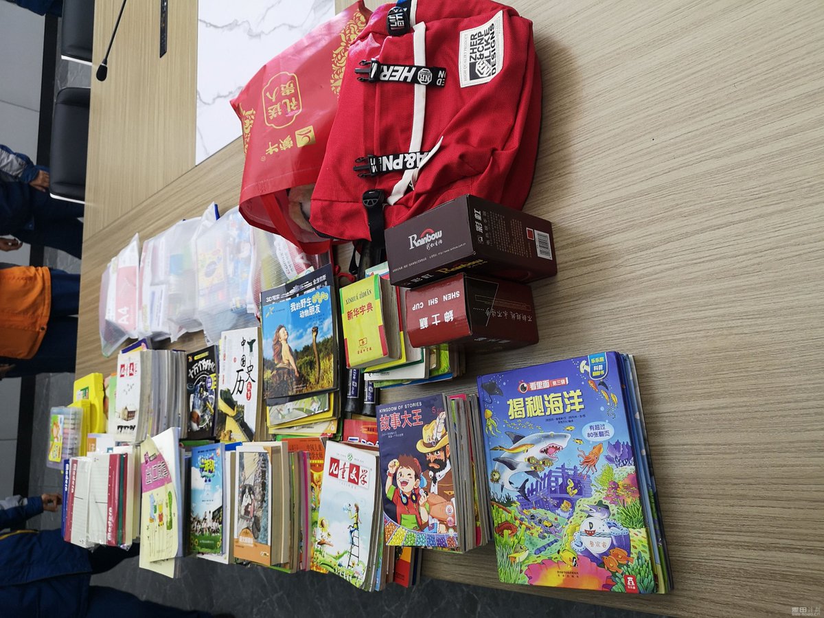 EGensch's tweet photo. Took an hour to sort through my old books and clothes today—found 2 unread novels and a jacket I forgot I owned! Donate the gently used stuff to a nearby shelter. Small tidy, big win. https://t.co/QPAqWrLSFr
