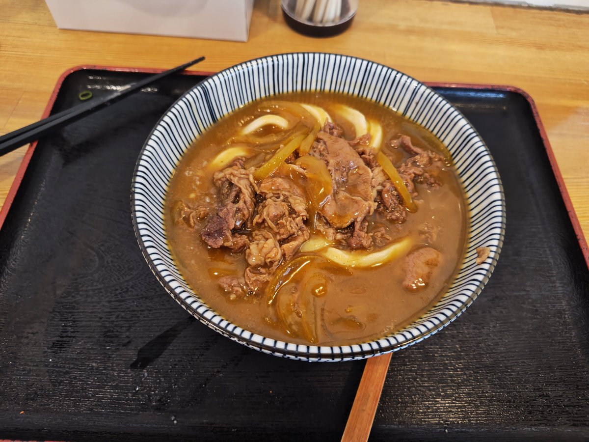 noodlelife's tweet photo. 讃岐うどん穂乃香さんで明太バター釜玉を2玉で食べたら、冷やしカレーうどんがあったので追加で💦
モッチモチのおうどんが美味しい！！
ハシゴは断念しました😅 https://t.co/QZYZE2mcVq
