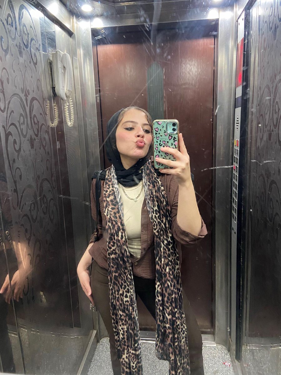 NikahHijab's tweet photo. محجبه دي ولا ممثله بورن🐽🔥 https://t.co/mkWlzQjrpO