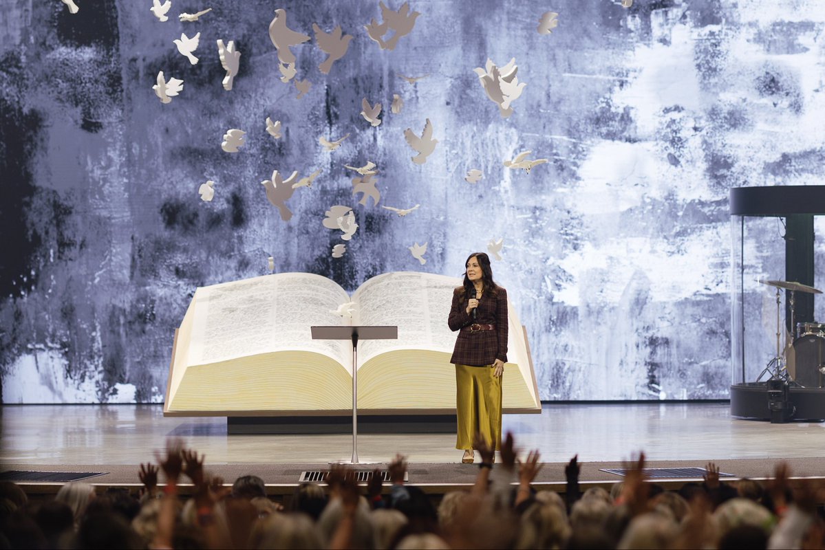 Jentezen's tweet photo. Something powerful happens when women gather and tonight was no exception. Thank you @LysaTerKeurst for kicking off DIVINE Women’s Conference. https://t.co/83g42X4YgZ