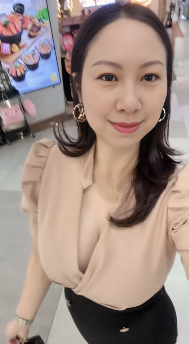nimstidpho1's tweet photo. ผู้หญิง 35 อัพ ไม่น่าเอา
แล้วเราจะ 50 น่าอะไร https://t.co/Pe5uXK4oc2