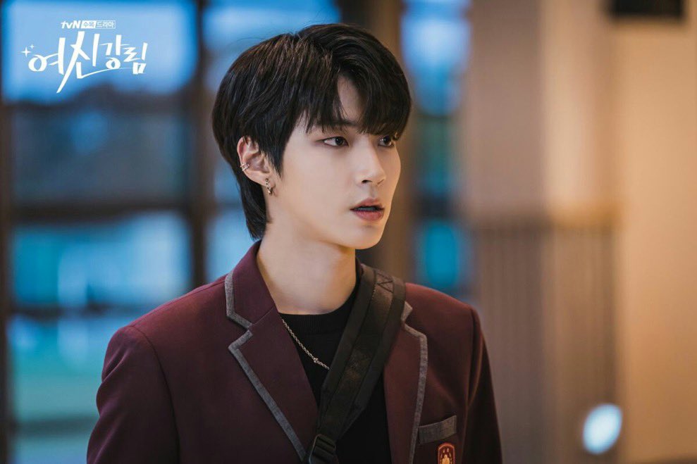 infodrakor_id's tweet photo. soalnya udah dikutuk sama kanjeng ratu 

terlalu ngenes akhirnya jadi sad boy semua 

HAN WOO TAK
HAN JI PYEONG
HAN SEOJUN https://t.co/pNAvOABSyg