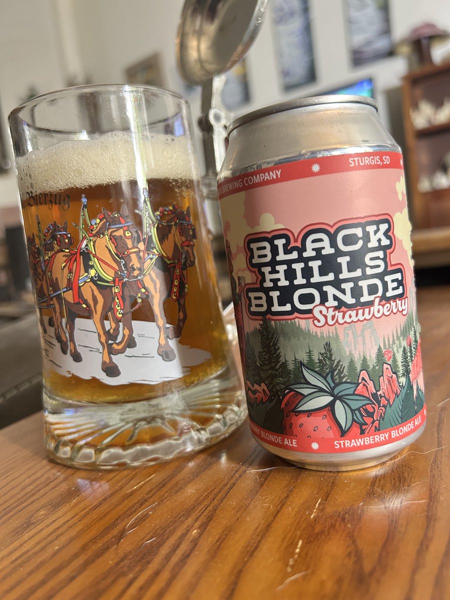 MikeRDzign's tweet photo. Really enjoyed this Strawberry Blonde from Sturgis Brewing. Special shout out to the designer who designed the can. #junkwizdesign on Instagram https://t.co/P0k8NCEjbl
