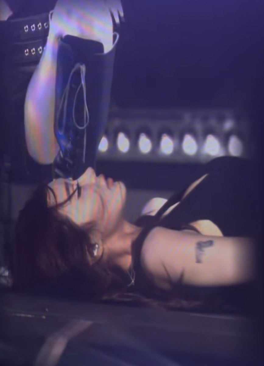 chaenglovesus's tweet photo. fuck.. https://t.co/FOB8lIQjxM
