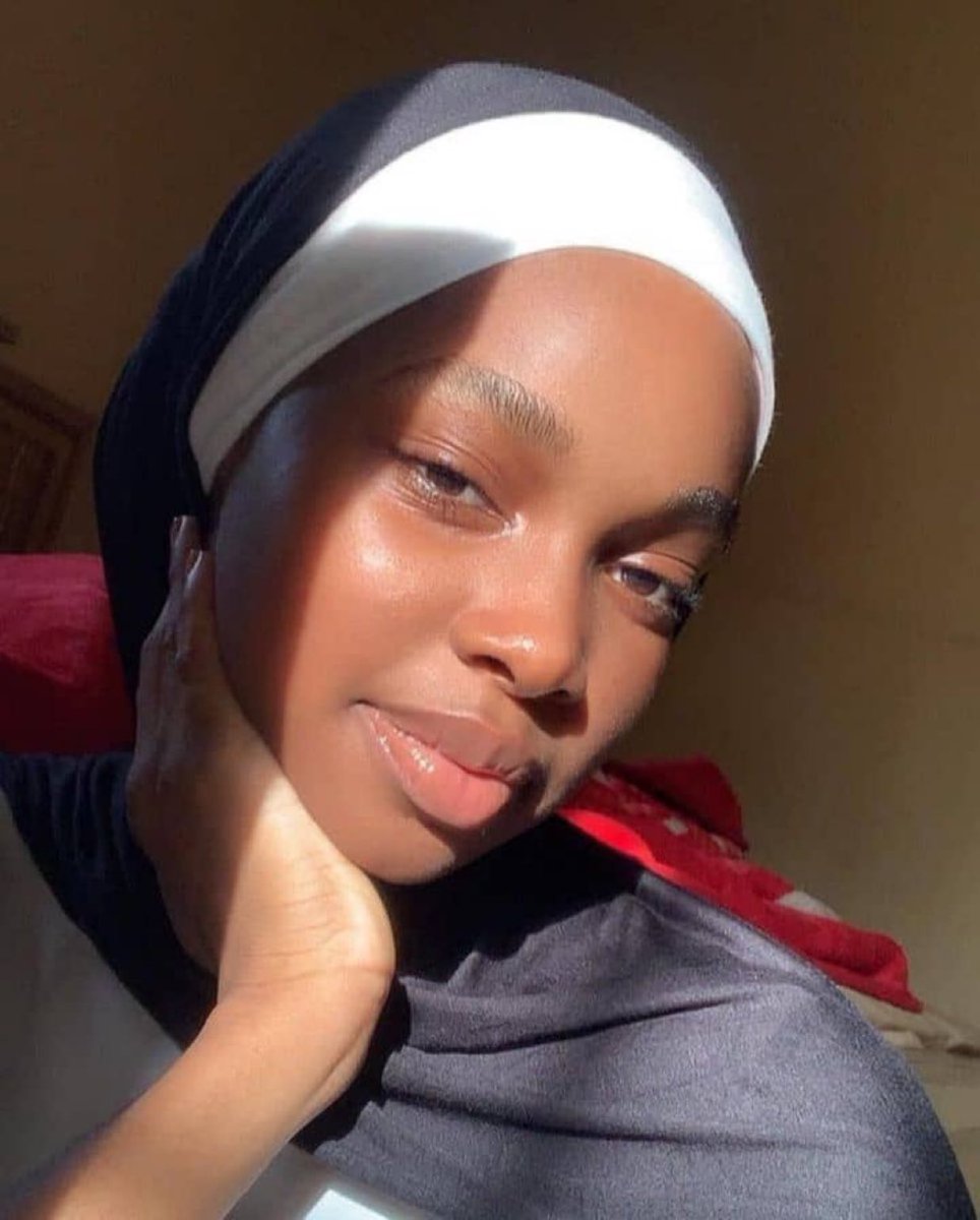 Fattimah___'s tweet photo. Who will be my first Twitter boyfriend? 😩🖤❤️💧 https://t.co/SCD1tKmGIk