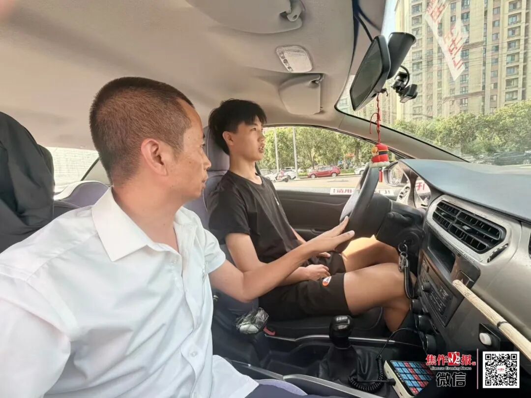aniko797400's tweet photo. Just passed my driving test! Nervous hands + parallel parking fail moments later = pure joy for my driving instructor today https://t.co/Cm7990CNY3