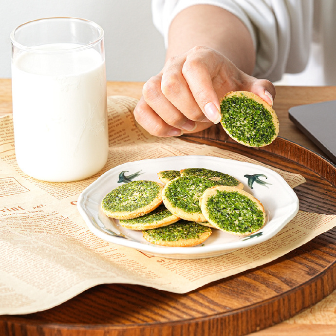 caesi095311's tweet photo. Sharing my new go-to midday snack—crunchy seaweed rice crackers that hit the perfect salty-sweet spot! Passing the snack joy to you all , https://t.co/3xHV5X9fOU