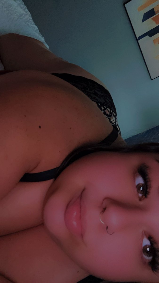 farriswheely's tweet photo. happy friday babiesss😋🩷🥰 

come talk to me 😈 https://t.co/RJ5WcjKOq1 https://t.co/QzgfRUZJMx