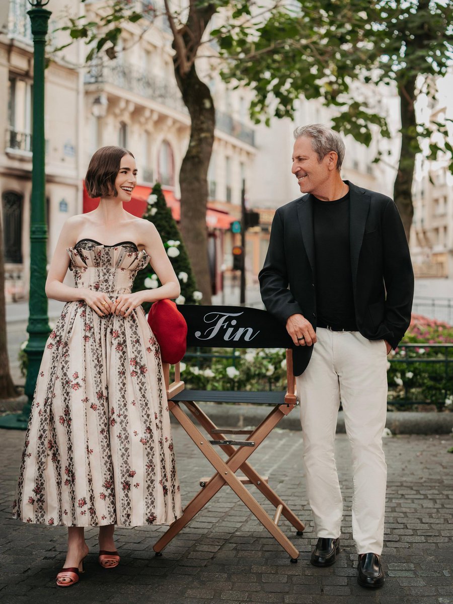 HabisNontonFilm's tweet photo. EMILY IN PARIS udah kelar syuting!

Di season terakhir ini, Emily keliling Yunani bakal ketemu Gabriel lagi. Bakal happy atau sad ending nih?

Tayang 24 Desember! https://t.co/YNKwLb1BGq