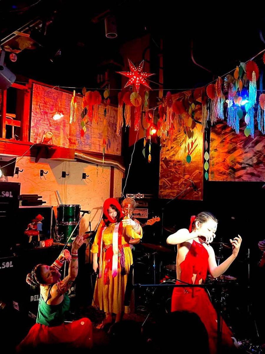 pj1204's tweet photo. 去る2026年 9月5日、八幡デルソルへ大耳ズの一員として出演しました。

御礼が遅くなってしまいましたが、ライブを観てくださった皆さま、本当にありがとうございました。
イベントに関わられた皆さま、本当にお疲れさまでした

添付写真はこの日のトムとゼチとプラ、マナベケンイチさん、大耳ズの一部 https://t.co/v7KsavEQpz