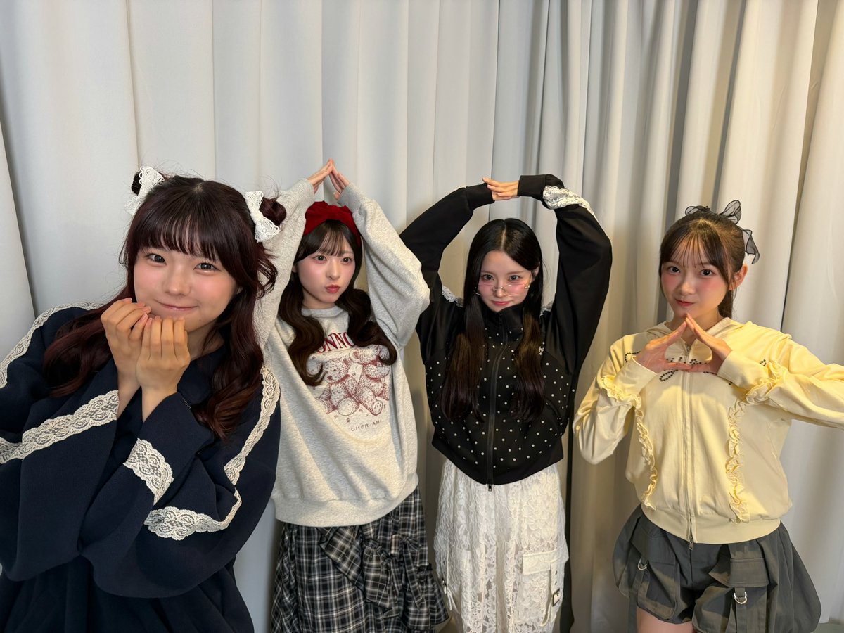 KAWAIILAB_MATES's tweet photo. ✨🤍 オンライン特典会 1部スタート 🤍✨

秋の好きな食べ物は、、？🍁🍂

【1部参加メンバー】
青島もも
伊丹恵玲奈
加藤好実
山下ここ

🔗配信はこちらから
https://t.co/RwLite4w0Y

ぜひご覧ください🫶🏻

#KAWAIILAB #カワラボ
#カワラボメイツ https://t.co/uYHNwhKm9s