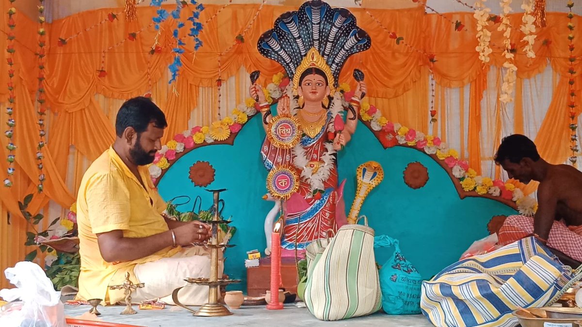 shampamathur's tweet photo. আজ গোপালবেড়া অঞ্চলের বামুনপুকুর গ্রামে মা মনসার মন্দির উদ্বোধন অনুষ্ঠানে উপস্থিত থাকার সৌভাগ্য হলো ।
জয় মা মনসা...
🙏🪷🌸🪷🙏 https://t.co/jMK2MWBKZD