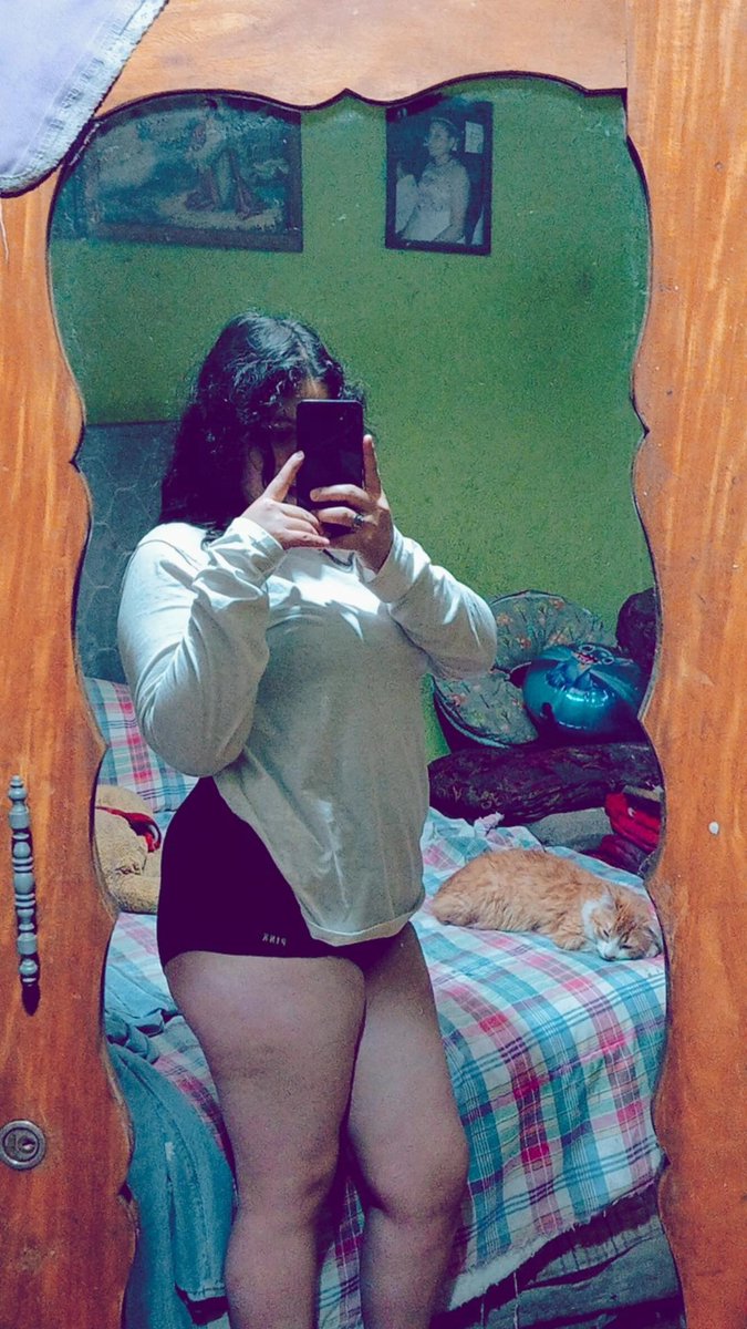 pceleste4641's tweet photo. La tita bien dormida atrás 🐱🤍
#fypシ゚viral https://t.co/0WTtfbS5Bd