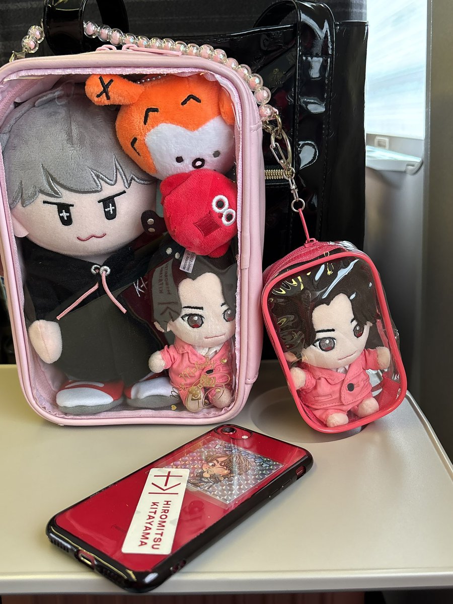 Y_Chigo_KisSTO's tweet photo. 福島から東京へ移動中🚅
セトリ聴きながらテンション上げてるけど
東京駅の混雑具合見てちょっと怯えてる…笑
天気は明日が心配だけどまずは今日の公演楽しみます😘

#北山宏光LIVE2026
#HiromitsuKitayama #ULTRAction https://t.co/EMmkJKcjOn