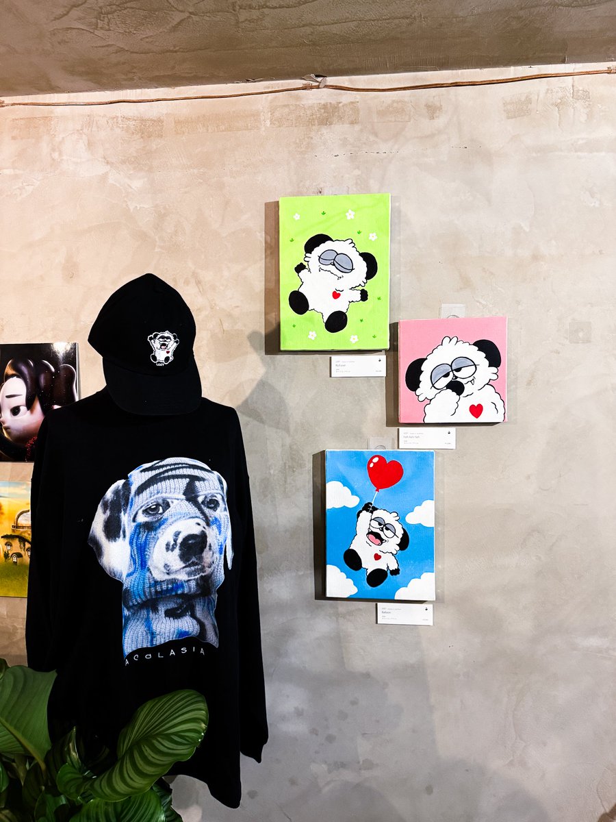 LOZYheart's tweet photo. ￼✶⋆.˚꩜￼⋆￼⋆✴︎˚。⋆︎✦︎︎︎￼￼

本日から煙仄2nd池袋店にて
ぼくのの作品を展示されます！

数量限定で刺繍キャップも販売してるのでみんなでぼくを身につけてくださいな！

੯‧̀͡⬮\ 🐾

#MITURU

￼✶⋆.˚꩜￼⋆￼⋆✴︎˚。⋆︎✦︎︎︎￼￼ https://t.co/GLno4mipRJ