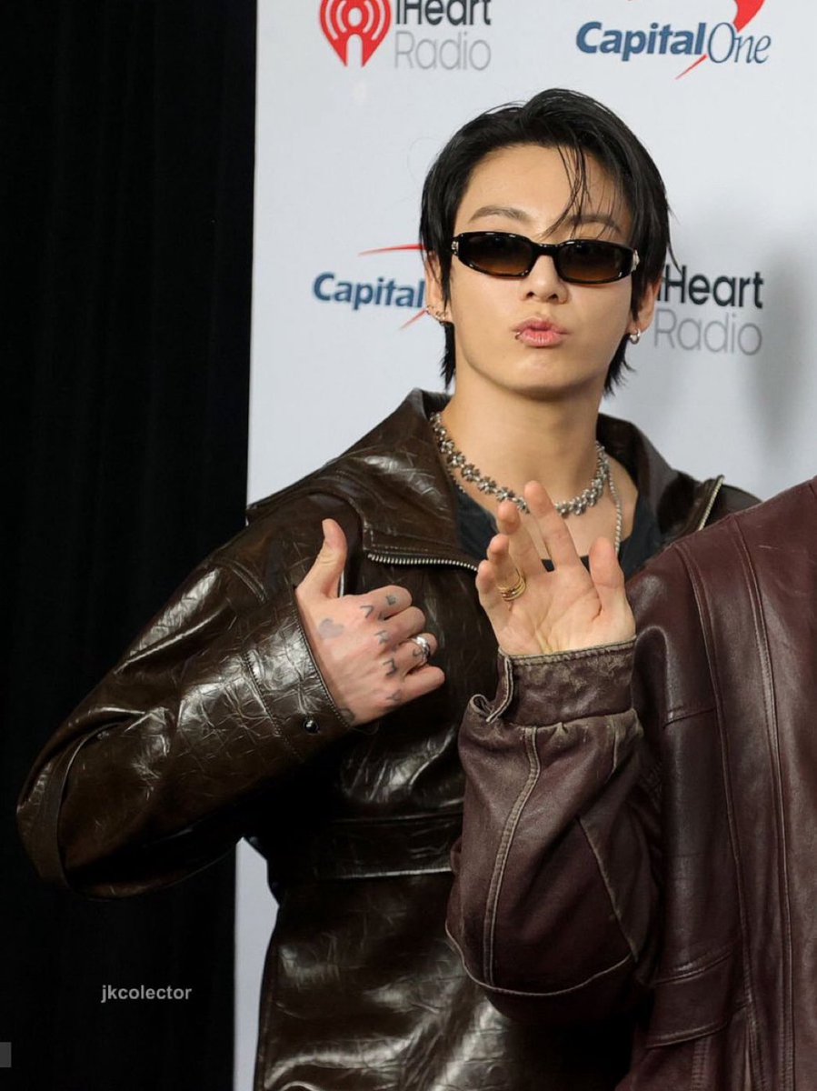 tkrse7's tweet photo. WHAT THE HELL JUNGKOOK ……. https://t.co/sWXPIlWZFp