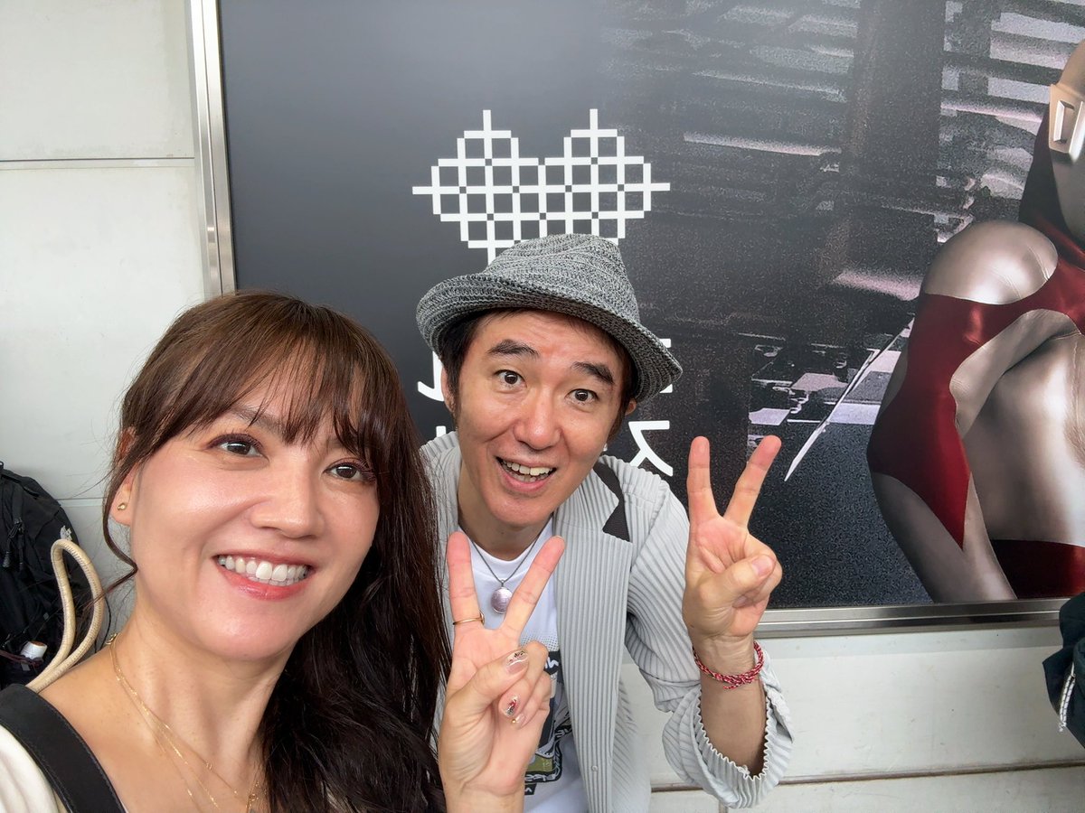 yumimania's tweet photo. おおお♡今日から京都へ行ってきます❣️
東京駅で、大森俊之先生にもお会いできました٩(๑❛ᴗ❛๑)۶
明日は京都、京まふさんにて
15時〜15時45分、『機動戦艦ナデシコ』トークショーです。
あなたに会えるのを楽しみにしています❤️
@nadesico_PR 

https://t.co/XI5H1qtG5n https://t.co/YjDku1MRZv
