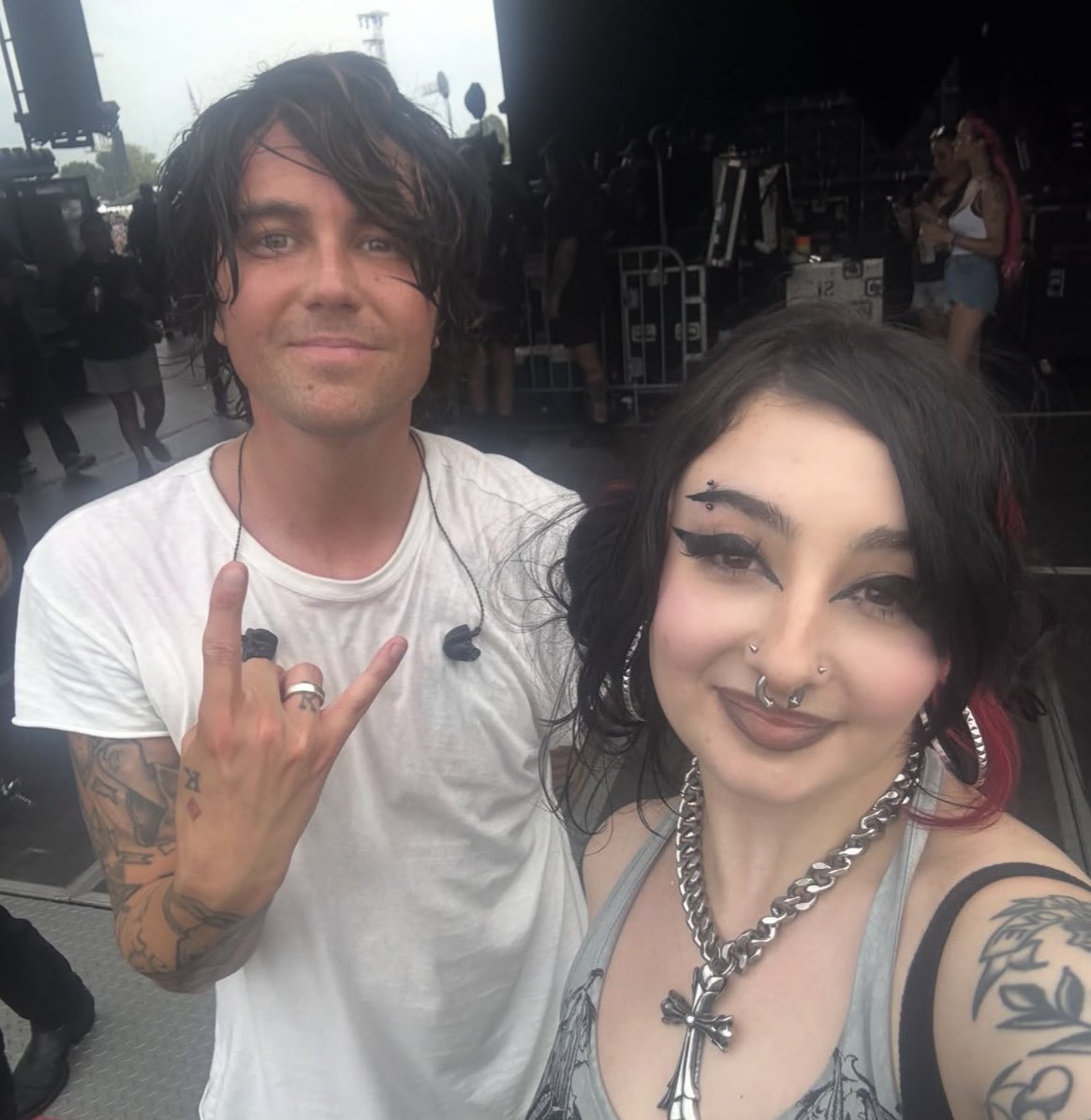 prodbykellin's tweet photo. awe new Kellin pic with a fan in backstage <3 
🤳: @/morgxnrose via insta https://t.co/aJN4lrdhKu
