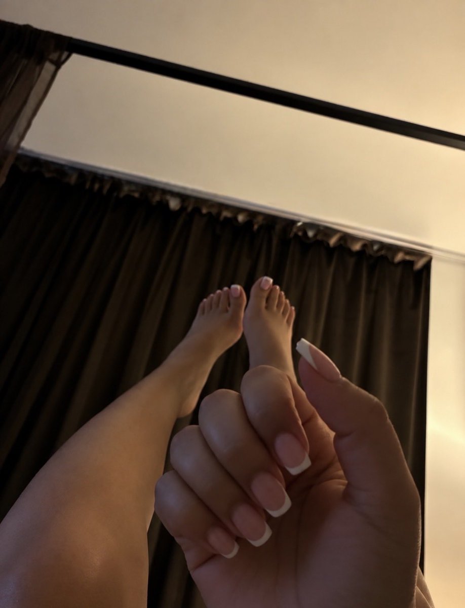 cost2look's tweet photo. pretty hands &amp; even prettier feet >>> https://t.co/t5oZDXQJwr