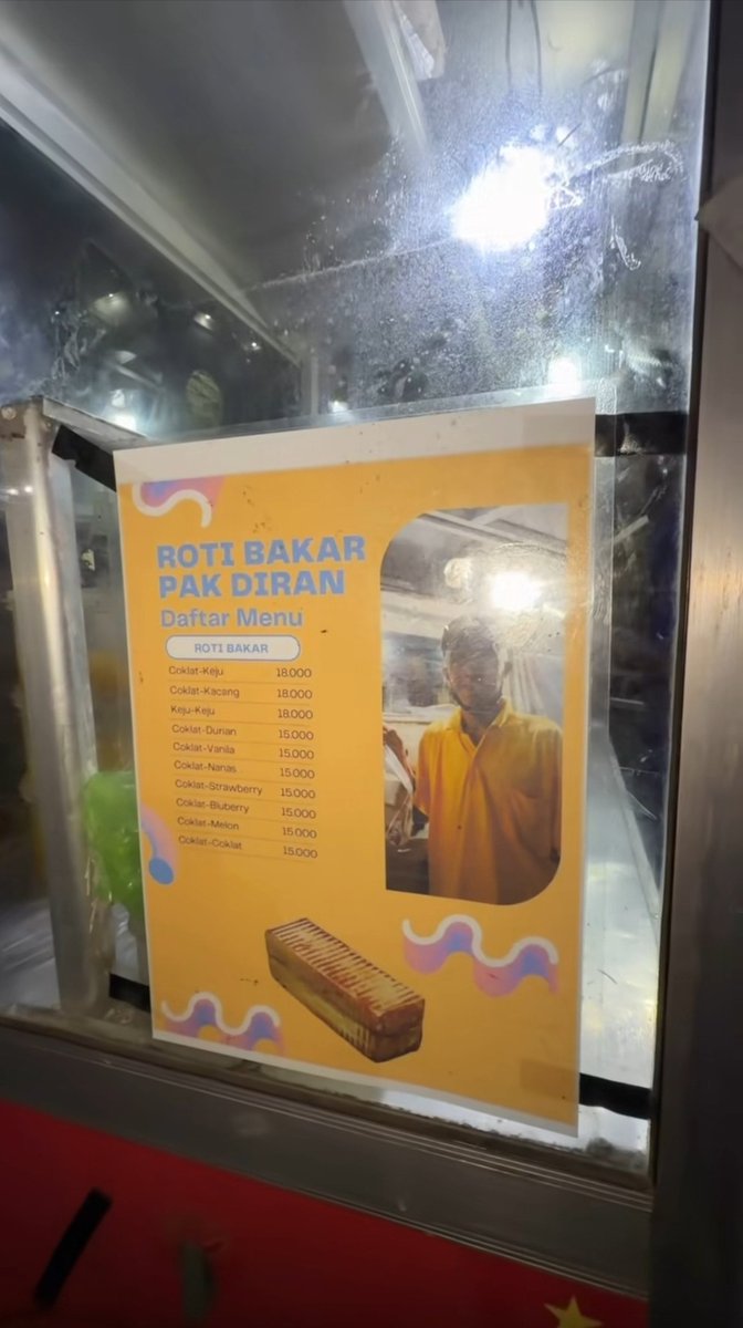 LiaAfri03881071's tweet photo. Inilah SUSAHNYA CARI REJEKI di negeri ini
5 jam jualan roti bakar cuma bawa 10 plastik aja gak habis rek 🥹🥹ya Allah paringi kesehatan buat beliau dan semangat untuk jualan. Tugas kita melariskan nya
cc vebryrayan22

Roti bakar pak diran 
📍Gunung Anyar Tengah Surabaya https://t.co/Rr1ndazoFc
