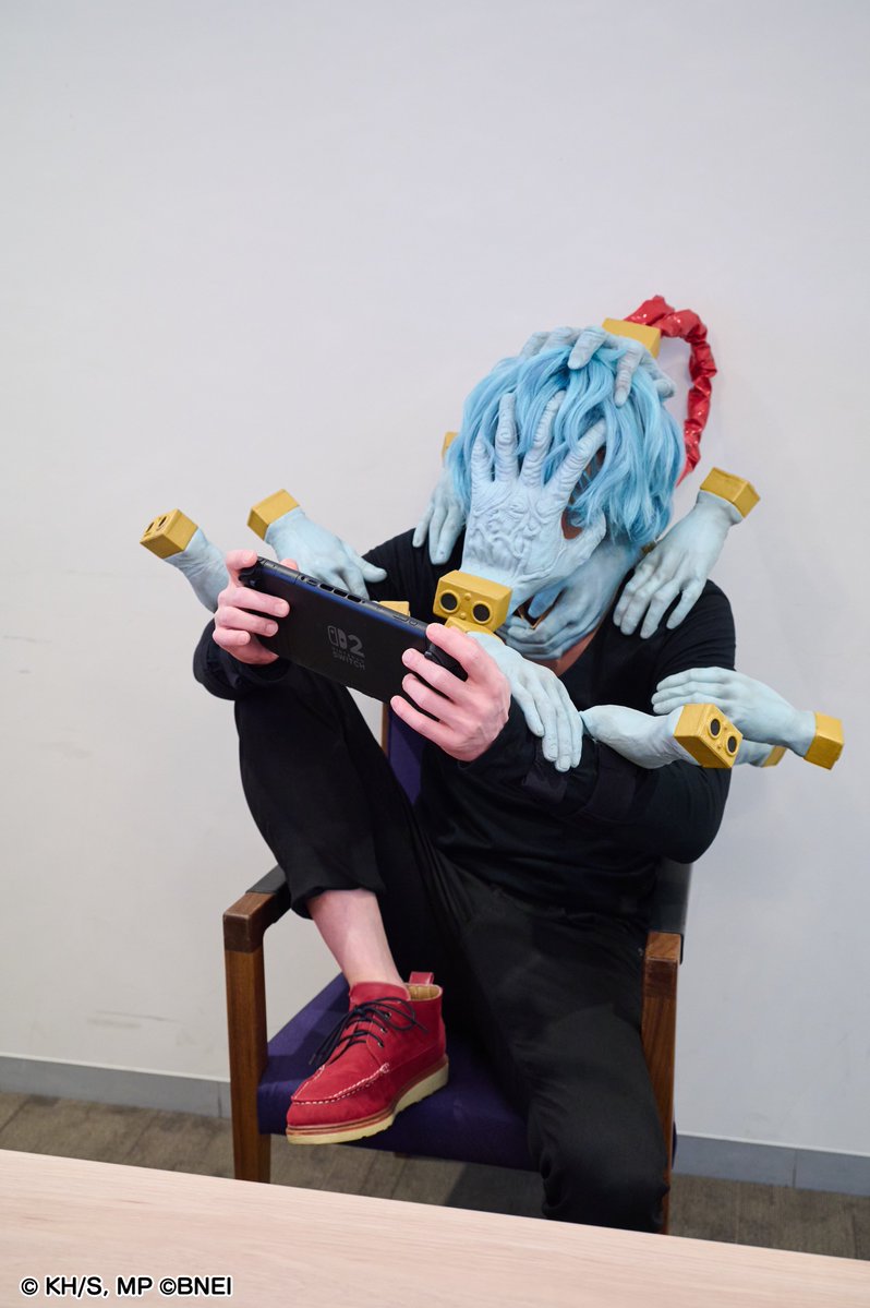 heroaca_aj's tweet photo. \ #帰ってきた死柄木さんぽ📣 /

バンダイナムコのオフィスで最新の
 #ヒロアカAJ を遊んでいる様子…！

バンダイナムコのオフィスへの訪問はこれで終了！
次はどこへ向かうのか…👀 https://t.co/IEy8JiLbYS