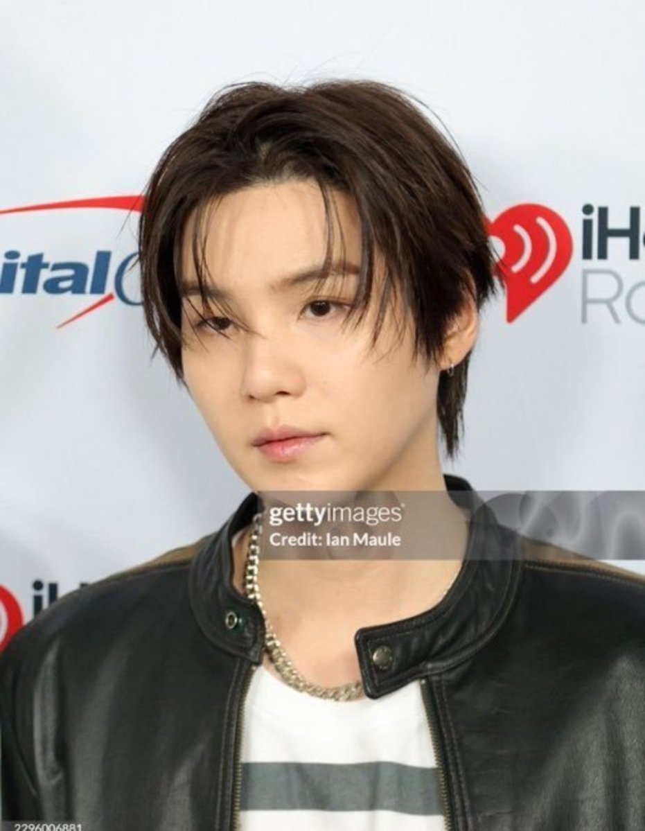 sakinayoongi's tweet photo. YOONGI FACE CARD getty image curse never works on him https://t.co/cQ2W2zsXja