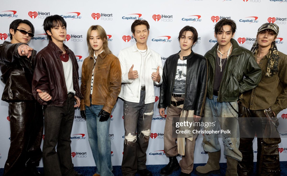 btschartsxdaily's tweet photo. [INFO] #BTS AT THE BACKSTAGE 🔥

BTS IS COMING 
BTS PAVED THE WAY
#BTSxIHeartRadio
#BTSonIHeartRadioMusicFestival https://t.co/lpVChk0Kgf