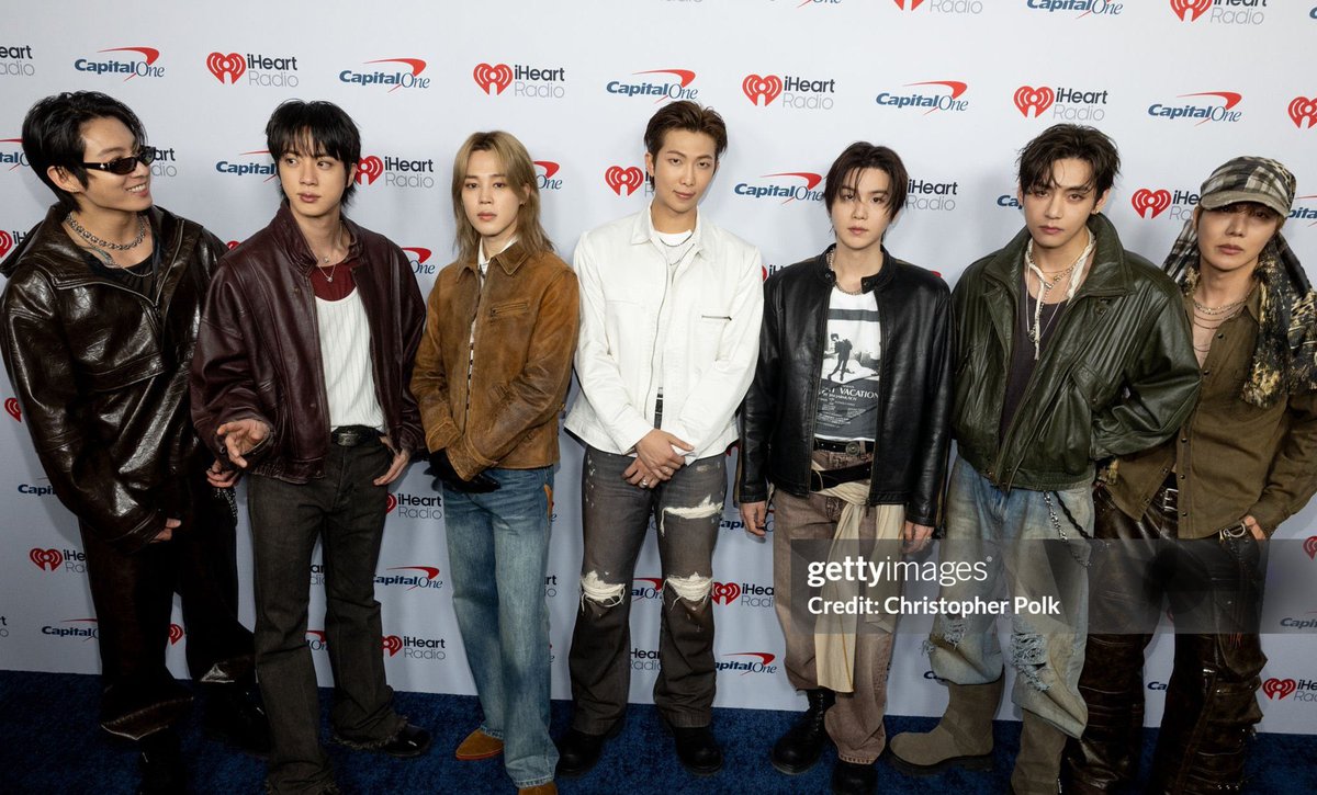 btschartsxdaily's tweet photo. [INFO] #BTS AT THE BACKSTAGE 🔥

BTS IS COMING 
BTS PAVED THE WAY
#BTSxIHeartRadio
#BTSonIHeartRadioMusicFestival https://t.co/lpVChk0Kgf