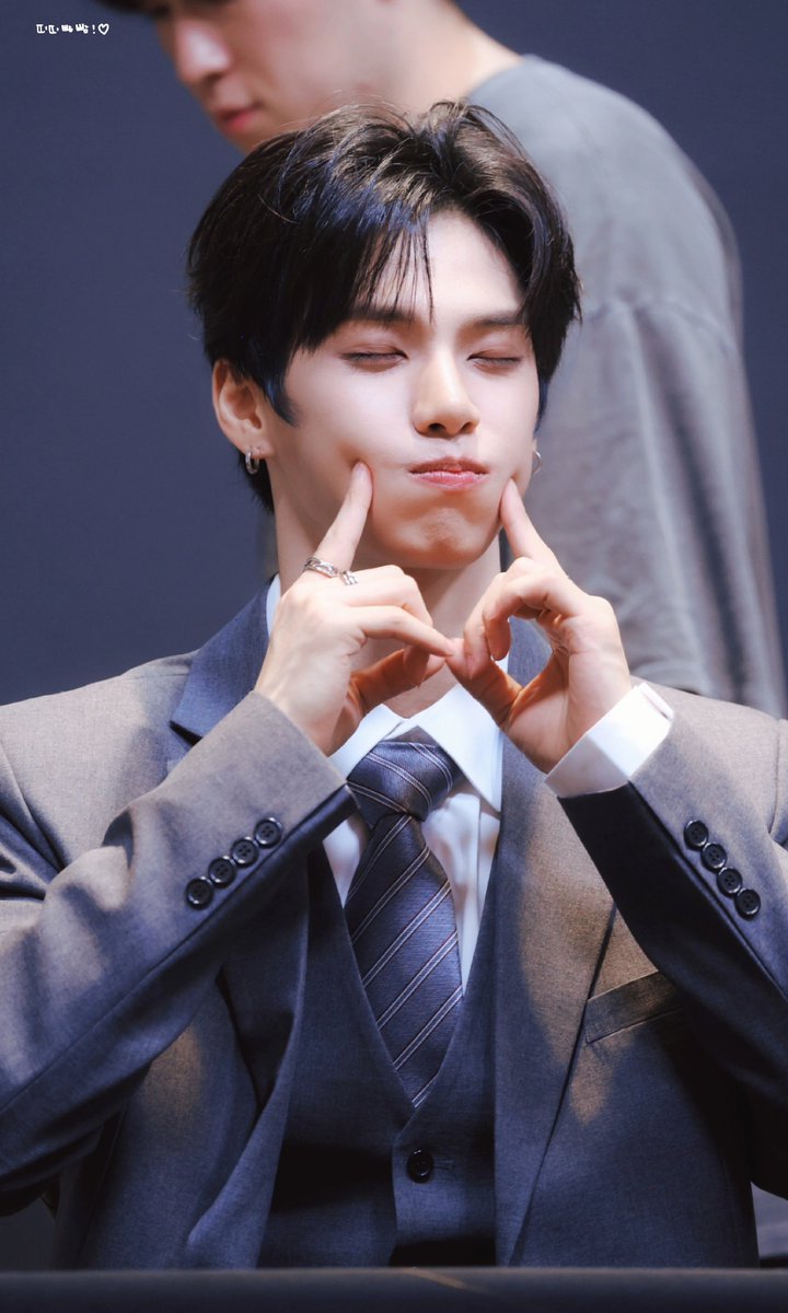 2j_happy's tweet photo. 20260918 내추럴리뮤직 팬싸

🐻✌️

#이재준 #leejaejun #인어미닛 #inaminute https://t.co/VPfyevnfDb