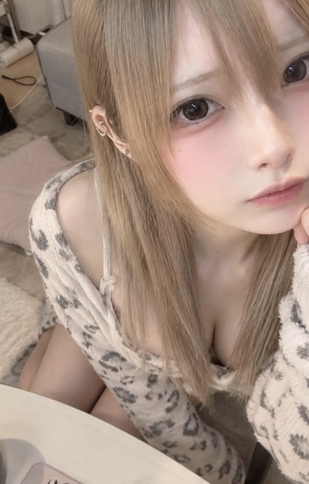 95404568's tweet photo. 待ち合わせにこんなギャル来たら引く？🥹 https://t.co/ZrgSgXjdk0