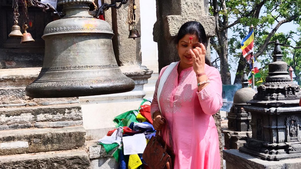 aaliyahwalkerfn's tweet photo. Soaking in the spiritual vibes and vibrant colors of Kathmandu, Nepal. Feeling grateful for moments like these. What a beautiful scene! https://t.co/qteqG7zVvA