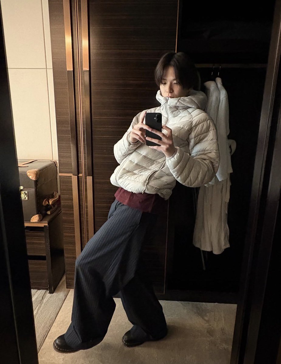 scha__n's tweet photo. キャリーそこに置くんだ https://t.co/XmhIWBdHyW