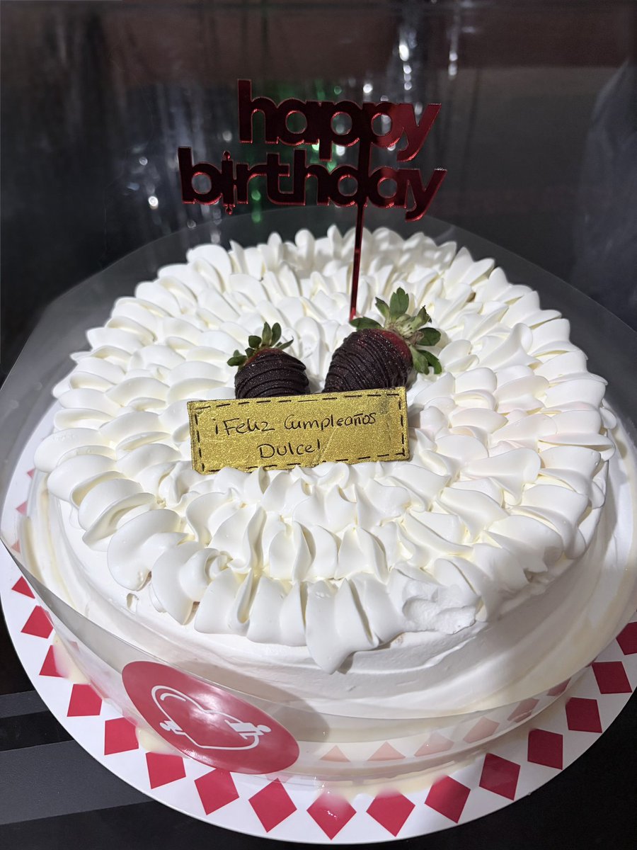 CaveroZelada's tweet photo. Como siempre lo digo, las mejores tortas la compra papá 🥰💙 https://t.co/cszFuxXqUH