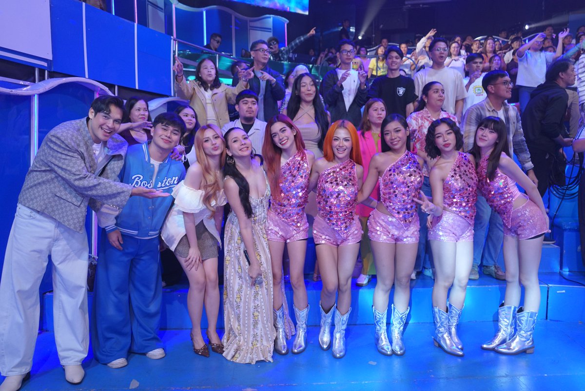 itsShowtimeNa's tweet photo. Itodo natin ang kasiyahan this weekend 😉✨

#ShowtimeTalakch
WATCH #ItsShowtime LIVE:       
https://t.co/y1ockzg3FL https://t.co/satxcvgwR7
