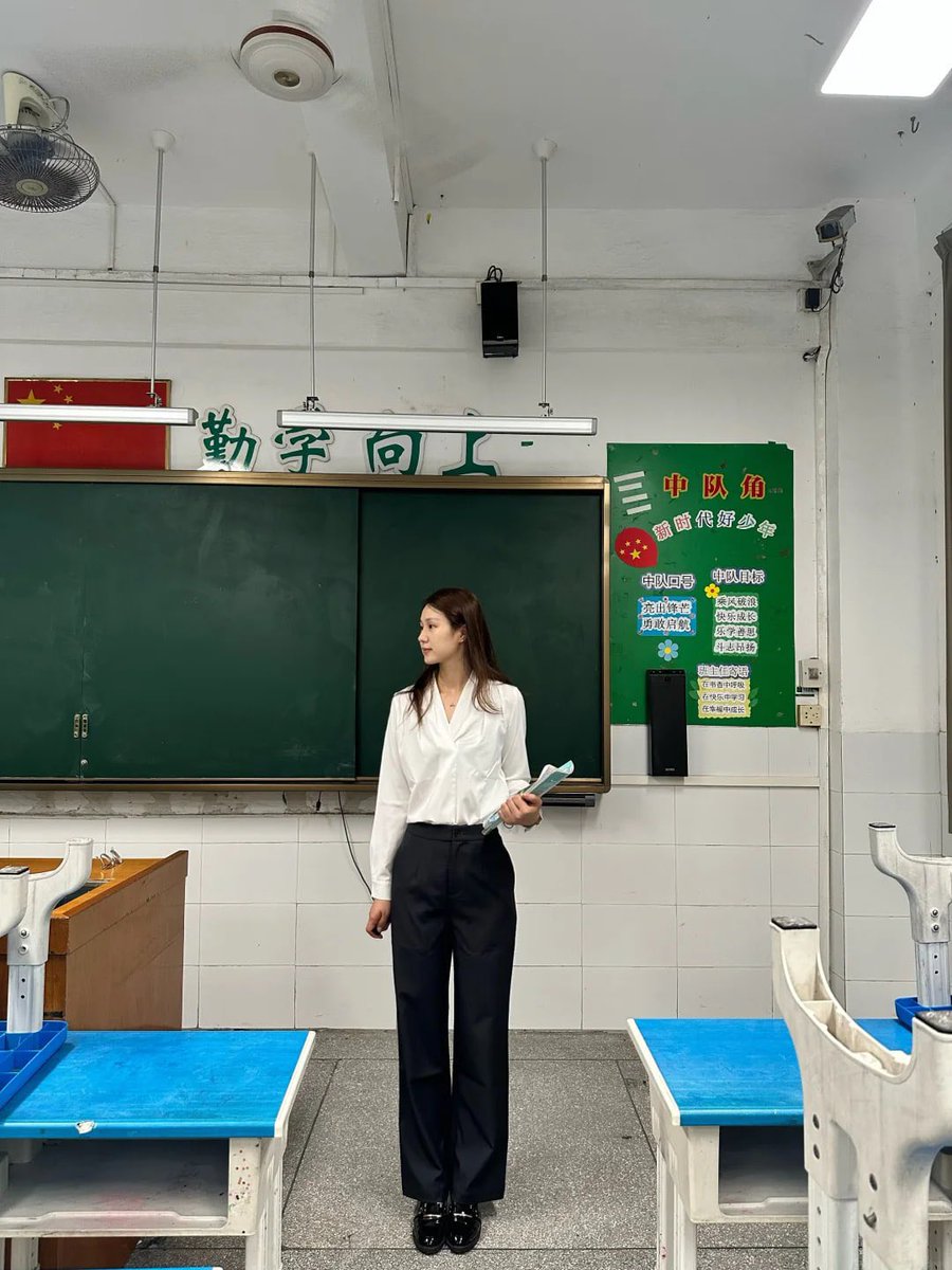 Pavel859282's tweet photo. 本人90后，已婚，职业老师，无不良嗜好。性格温和，思想开放，有一些小众爱好。真心希望在这里遇到一个聊得来的搭子。 #老师 #体制内  #反差 https://t.co/mjYs6MDaX3