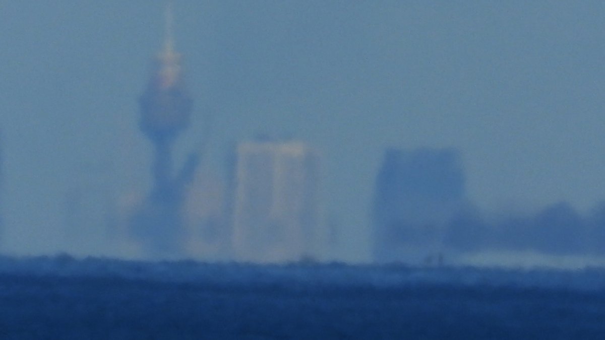 0zflerf's tweet photo. Selb's 73km to Sydney Tower video proved FE without even needing to look at the tower itself.
The line above the water with trees on it is a hill in Collaroy that maxes out at 86m in elevation which should be 2.8m fully under the curve on the globe model.
https://t.co/Jts8xPgc9S https://t.co/BsB3JgCdq9