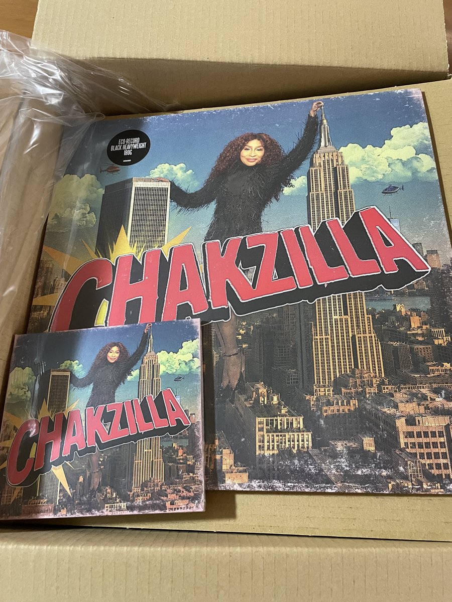 S_K_miiko's tweet photo. CD とLP 着いたよ!
今から聴くよ!
#CHAKZILLA
#CHAKAKAHN https://t.co/bYJ7Z5JmGQ