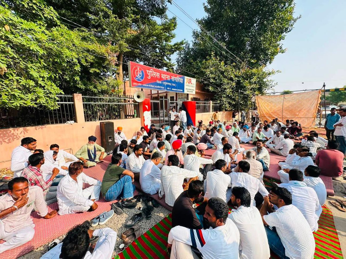 AbhimanyuP00NIA's tweet photo. कल देर रात्रि हमारे कांग्रेस के नव-निर्वाचित पार्षदों को गिरफ्तार करने के प्रयास एवं लोकतांत्रिक जनादेश की हत्या करने की कार्रवाई के विरोध में हम सभी कांग्रेसजन संगरिया थाने के बाहर धरने पर बैठे हैं।

अधिक से अधिक संख्या में संगरिया थाना पहुंचे और लोकतंत्र बचाने को मजबूती दें। https://t.co/sPlrVc2W3F