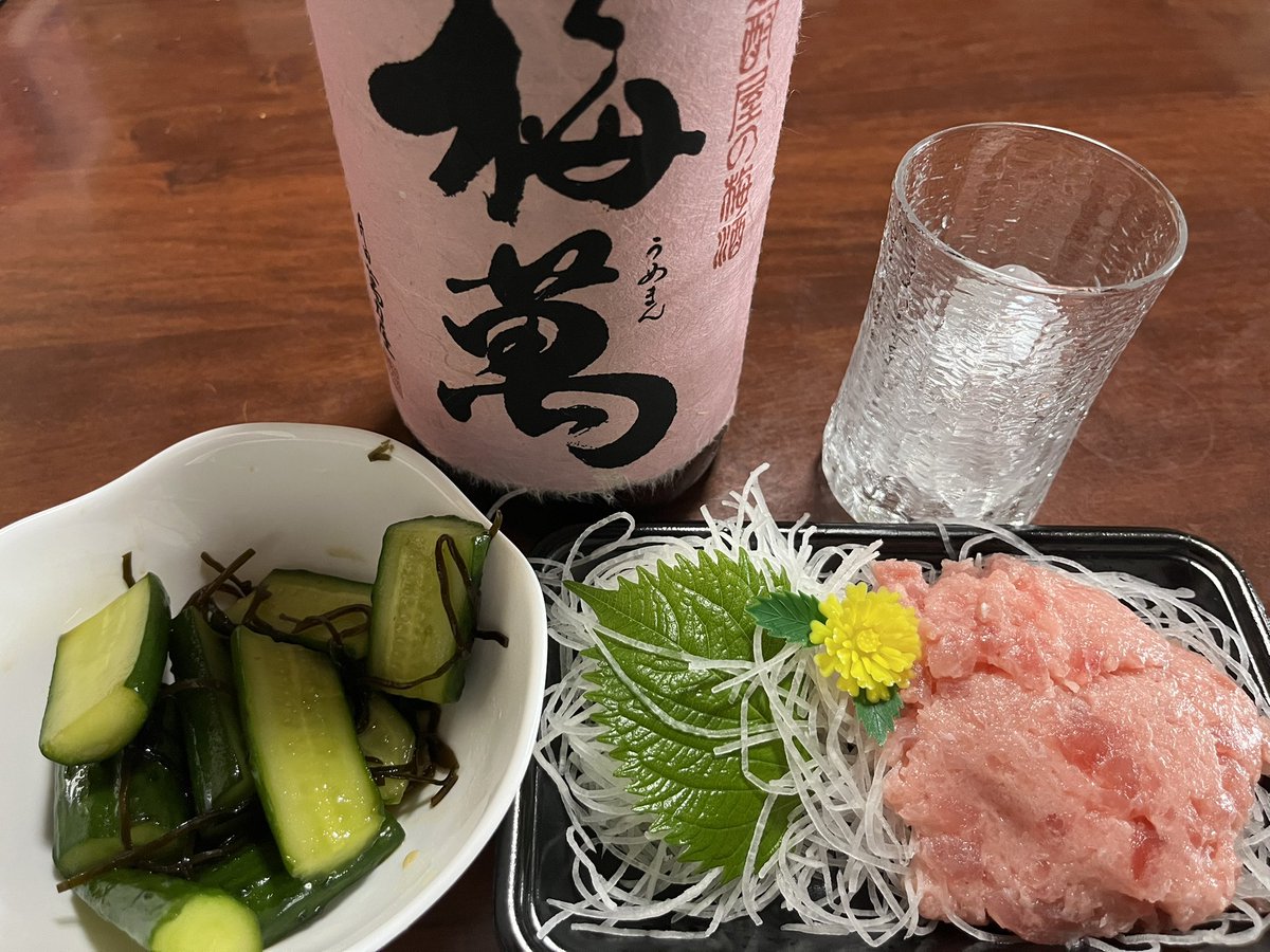 yosuga_a's tweet photo. お仕事終わったのでちょっと飲もうかな
お気に入りの梅酒です https://t.co/OviuKxf3Ij