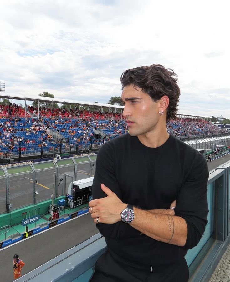lukkuulu's tweet photo. 얘네 둘이 F1 로맨스 찍는다는데요 좀...기대됨 https://t.co/4OZDSwlPlk