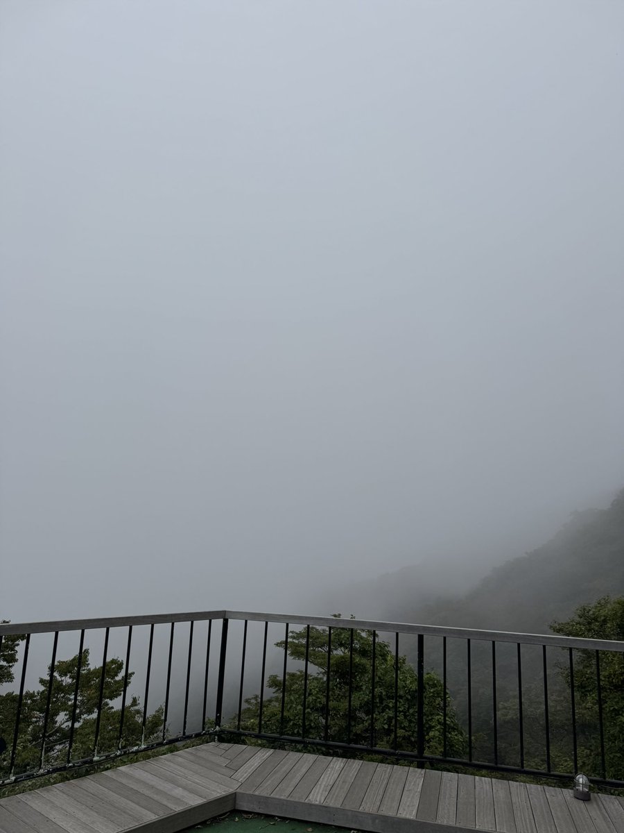 poublueelement's tweet photo. 筑波山登りました！頂上は視界不良😂
お土産にクリスタル筑波山を買いました⛰️ https://t.co/FRLKfkZDEn