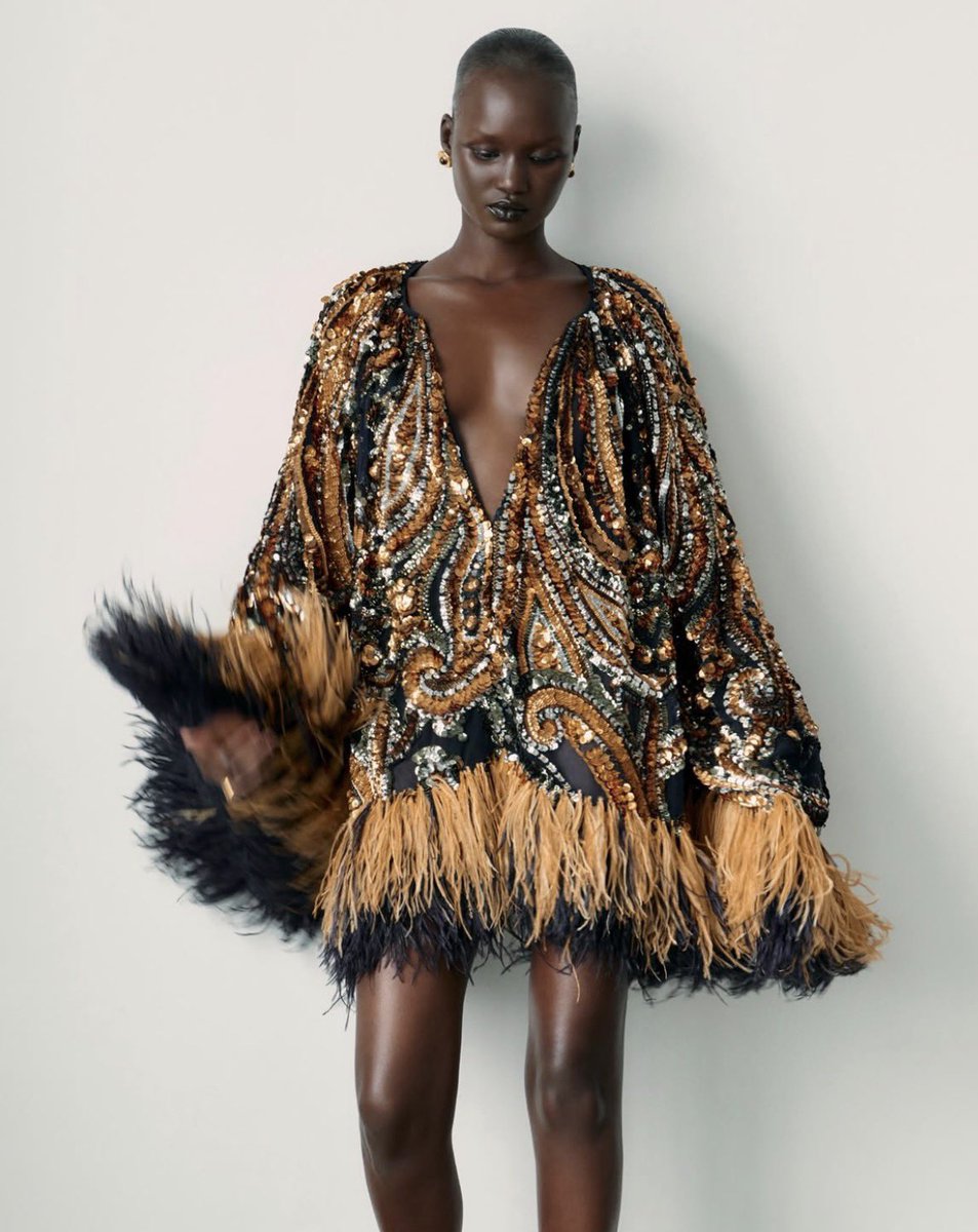 WonderMafe's tweet photo. este vestido Etro >>>>>> https://t.co/r4WSPPFA7J