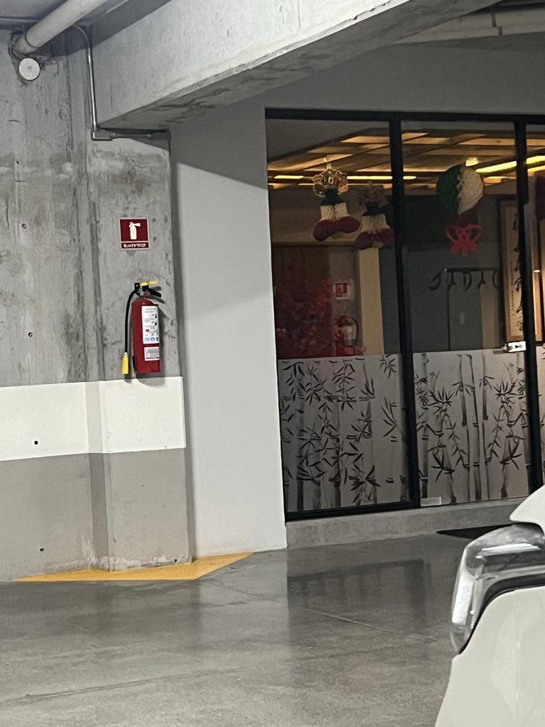 FatiRegia5's tweet photo. Saliendo de la oficina 📓🥳 https://t.co/rXXMSgIwmE