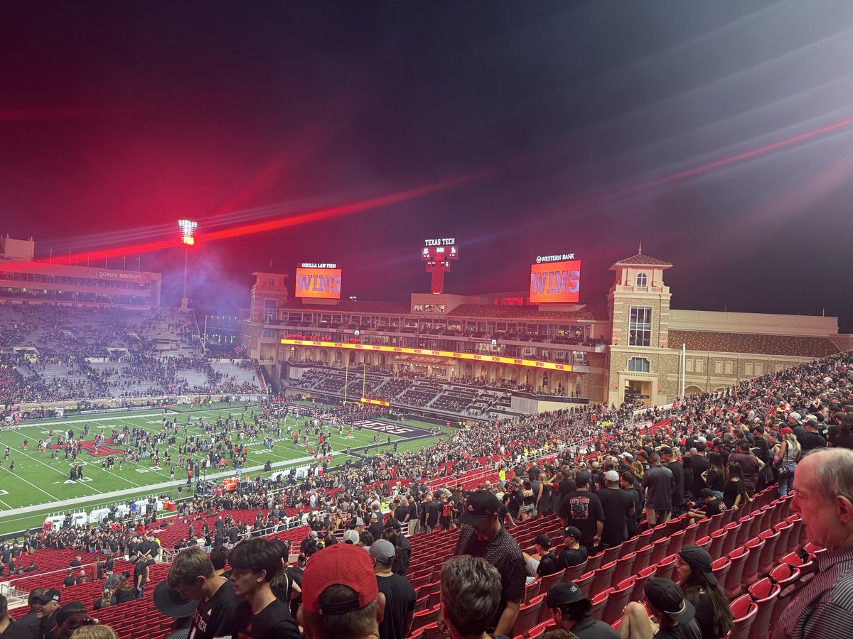 HitemWreckem's tweet photo. Gutsy Win if there ever was one. Wreck Em!!! https://t.co/2jEBtXno1z