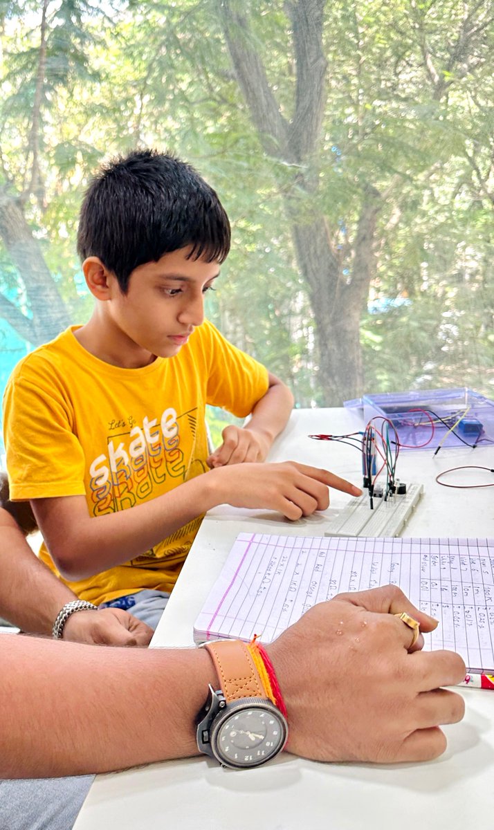 TechCryptors's tweet photo. 💡Our Bread Board Kids Training introduces children to electronics through practical activities, circuits, LEDs, buzzers, motors, switches and more.

📩Contact us to know more!

📞https://t.co/SZ5auIx6W5
📧sales@techcryptors.com
🌍https://t.co/a0l4tDVZnm https://t.co/4jUxbvsrZF