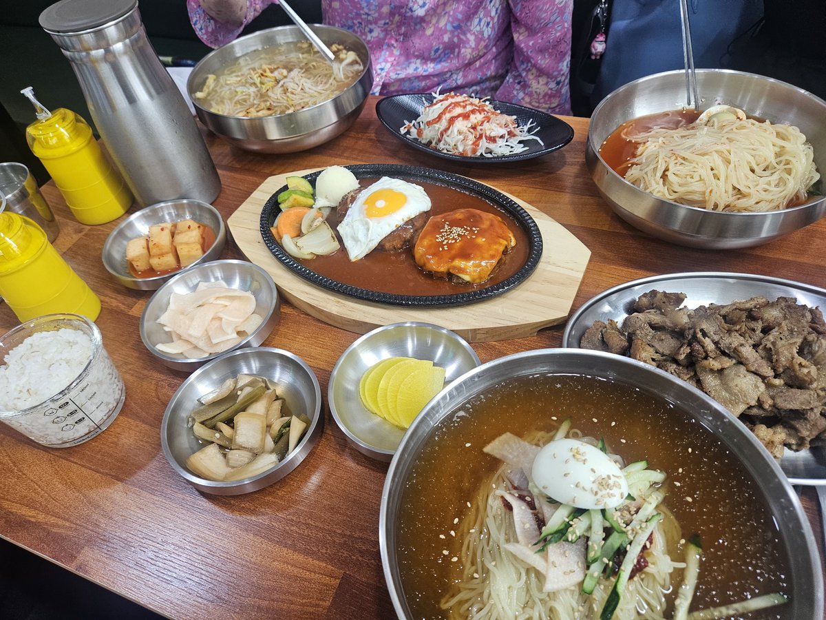 otaeeunchaeneol's tweet photo. 家族と一緒ご飯食べました
#점심밥 #昼ご飯 https://t.co/6ARRWQvPBD