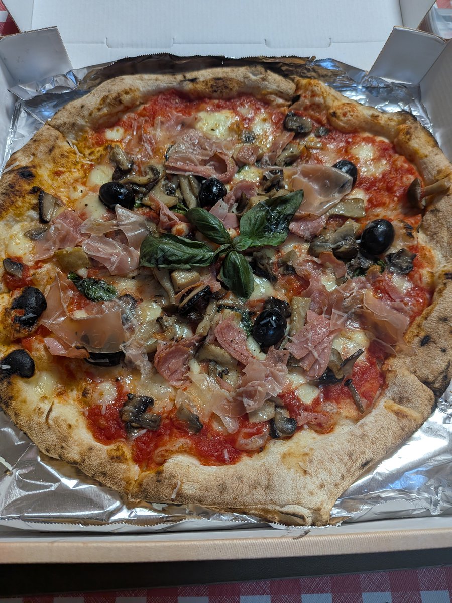 Morphy_Rhea's tweet photo. | ε=)ピッツァですわ🍕 https://t.co/fXkmrkmgSc