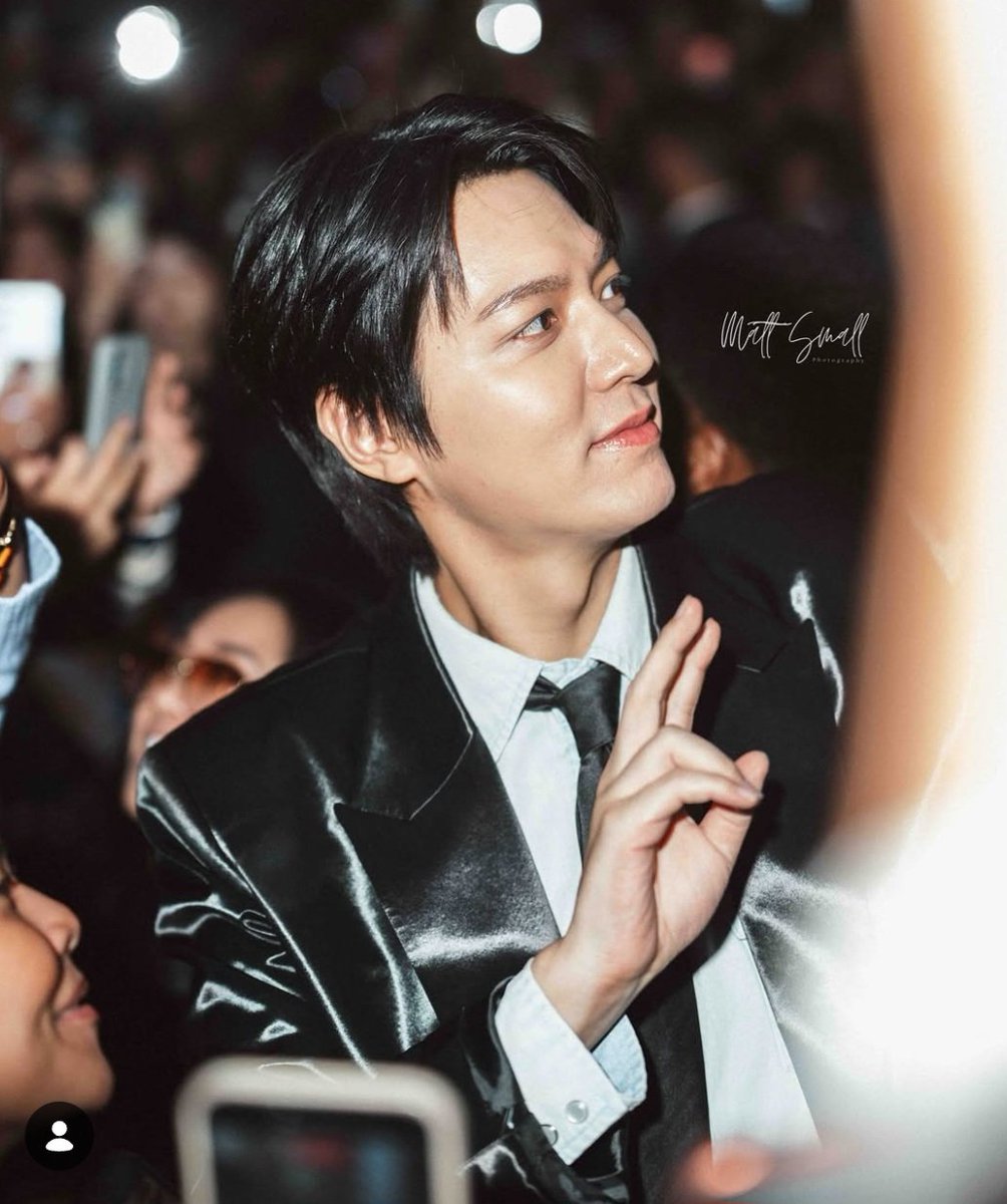 Hwendy2022's tweet photo. The Hallyu King gracing the global stage💖💫
Wherever he stands, all eyes follow.
Wherever he walks, the room lights up.
#LeeMinHo, shining like no one else👑✨
#TIFF26
#Assassins 
Ctto mattsmallphotography IG https://t.co/zUs6CvKHlj