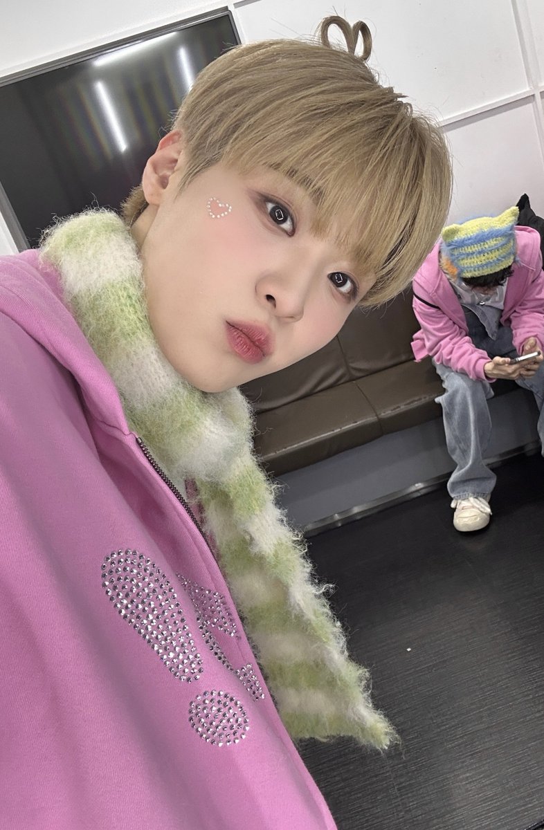 J_MinnY_'s tweet photo. Outfit inspired by Seongmin 💖
#ONEPACT #ONEPACTinMEXICO #ONEPACT_MEXICO #ANDHEART_MEXICO https://t.co/crtIY6HcbO